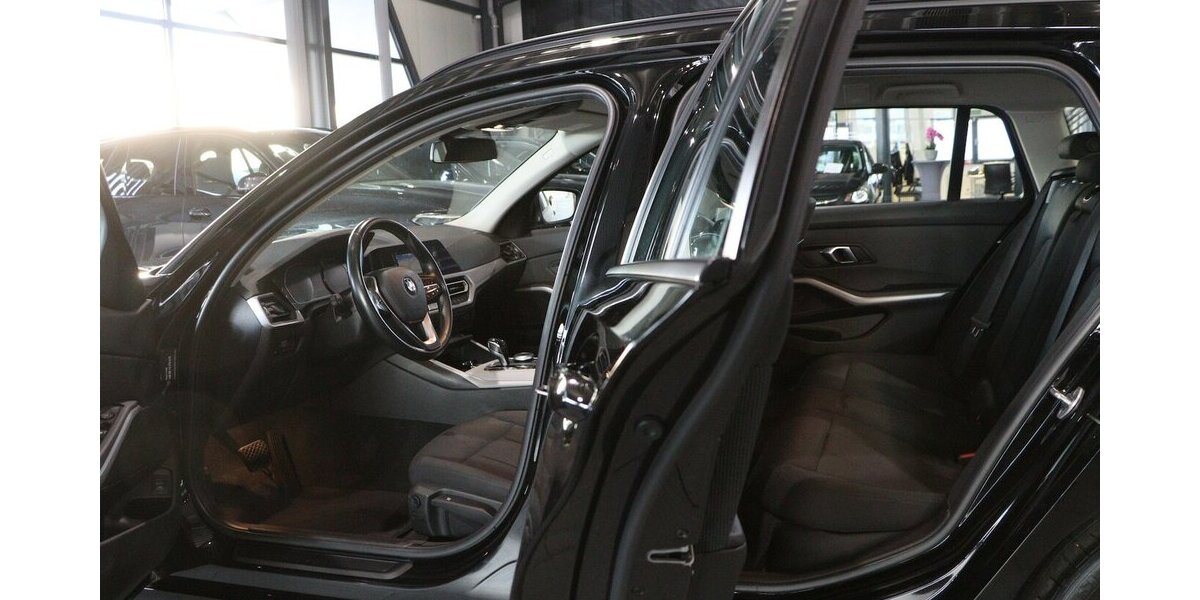 BMW 330d Touring ADVANTAGE / LED / LIVE+NAVI+ 149.000 km 22.993 &euro; Hamm 59077