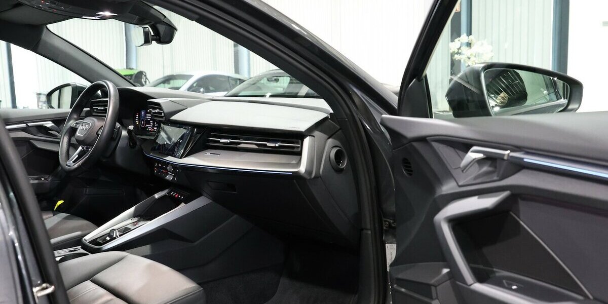 Audi A3 LIMOUSINE 30 TFSI S-LINE MATRIX, VOLL-LEDER 60.000 km 24.777 &euro; Hamm 59077