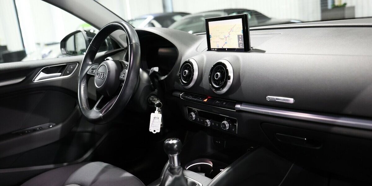 Audi A3 LIMOUSINE 1.4 TFSI BUSINESS / VIRTUAL-COCKPIT 119.000 km 16.555 &euro; Hamm 59077