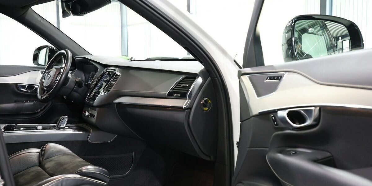 Volvo XC90 RECHARGE P-HEV AWD R-DESIGN SPORT 7-SITZER 137.000 km 37.991 &euro; Hamm 59077