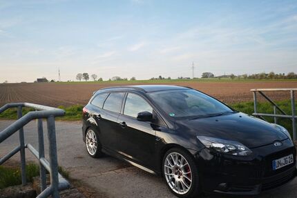 Ford Focus 171.000 km 13.500 &euro; Ahlen 59229