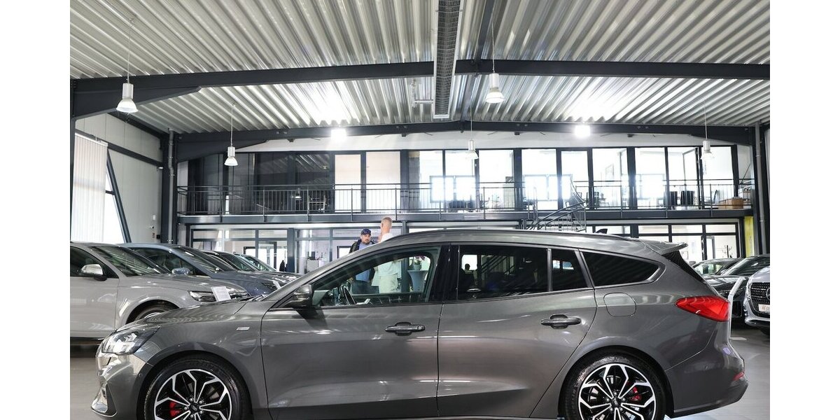 Ford Focus Tunier 1.5 EB ST-LINE-X SPORT / PANORAMA 108.000 km 17.991 &euro; Hamm 59077