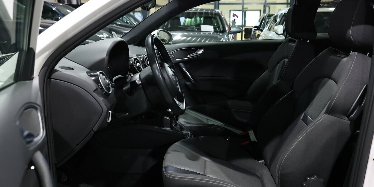 Audi A1 1.6 TDI SPORT WHITE / XENON, NAVI-MMI, LEDER 111.000 km 11.555 &euro; Hamm 59077