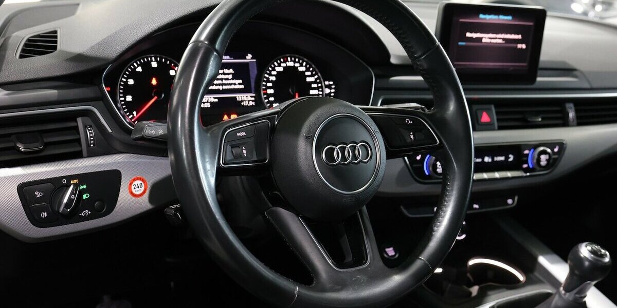 Audi A4 Avant 35 TFSI SPORT / 1.HAND / LED / NAVI+ 108.000 km 18.777 &euro; Hamm 59077