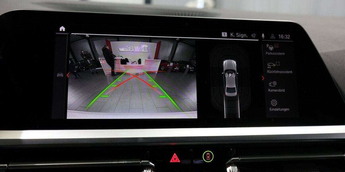 BMW 318d SPORT-LINE / LEDER, LIVE-COCKPIT-PRO, LED 107.000 km 27.777 &euro; Hamm 59077