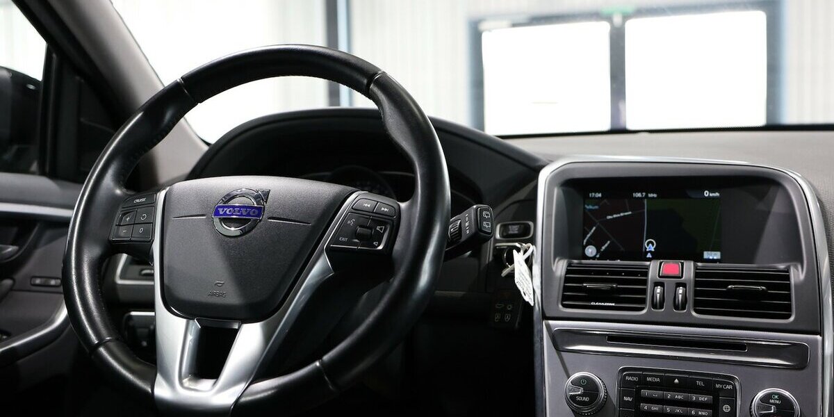 Volvo XC60 D3 MOMENTUM / LEDER / NAVI+ / ABN.AHK 125.000 km 16.777 &euro; Hamm 59077