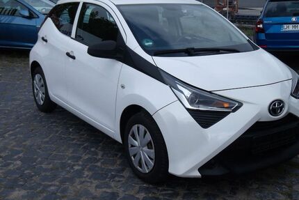 Toyota Aygo (X) 63.000 km 7.700 &euro; Lünen 44532