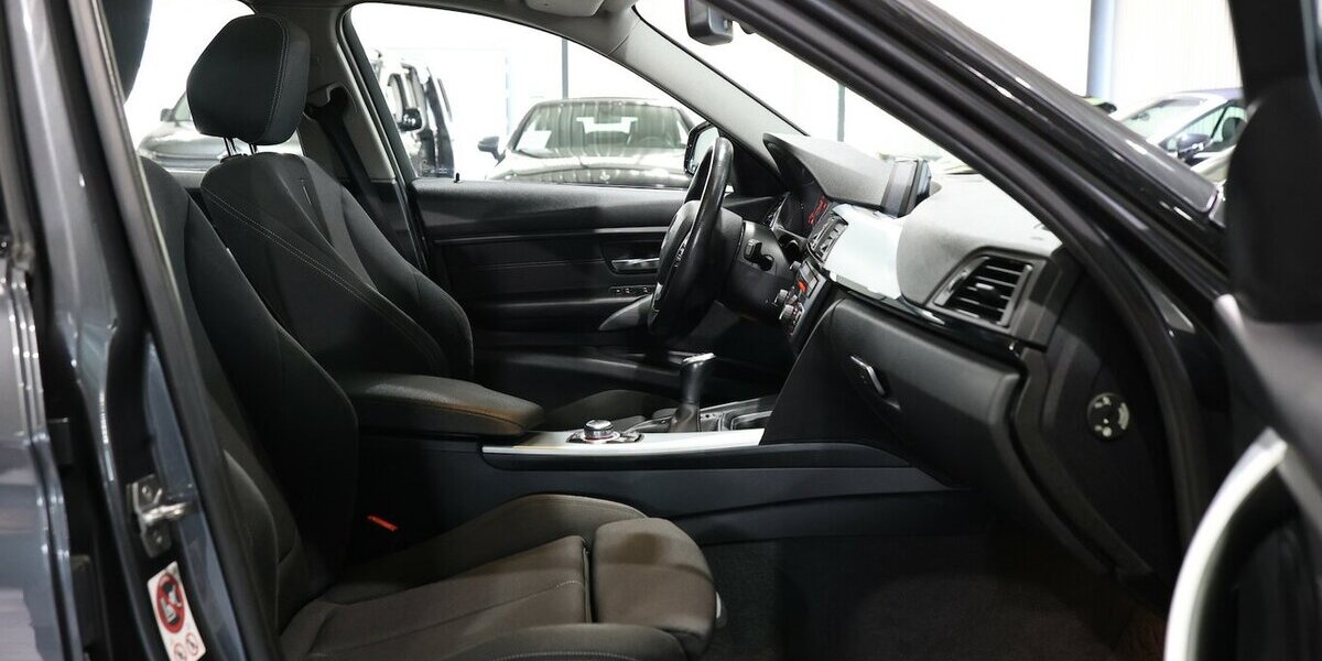 BMW 318d Touring blue PERFORMANCE SPORT / PANORAMA 80.000 km 15.555 &euro; Hamm 59077