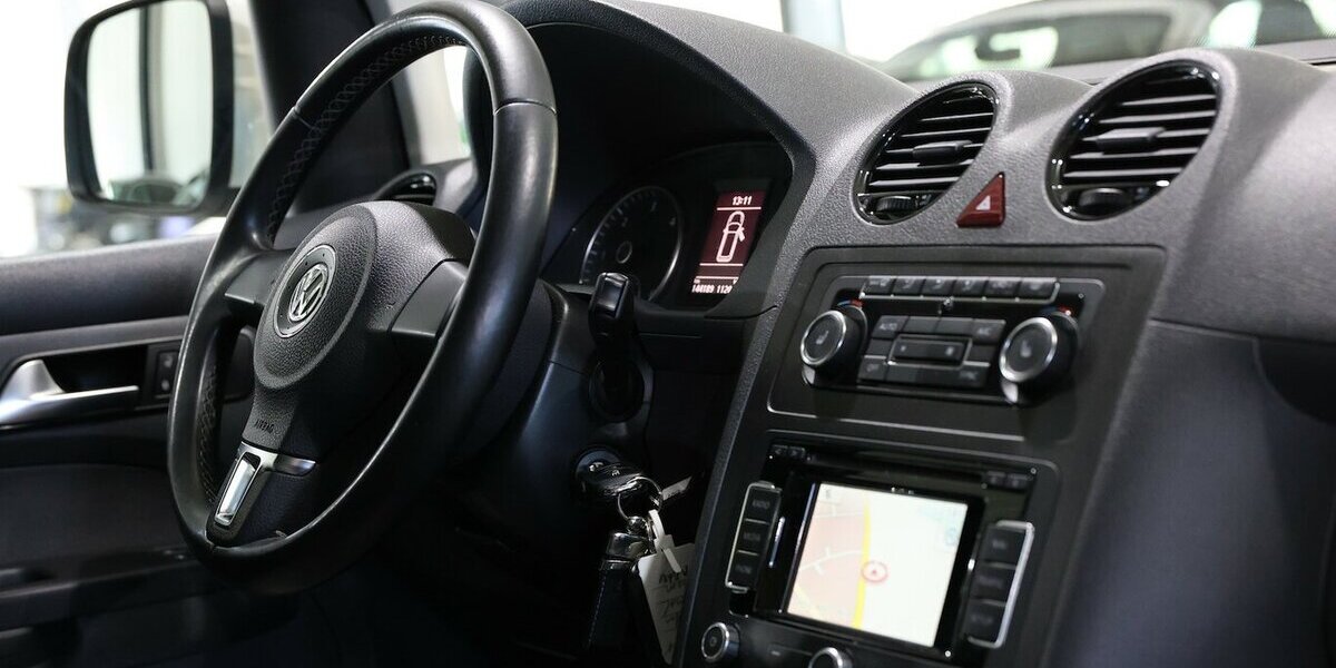 VW Caddy KOMBI 1.6 TDI DSG EDITION-30 WHITE & BLACK 144.000 km 15.444 &euro; Hamm 59077