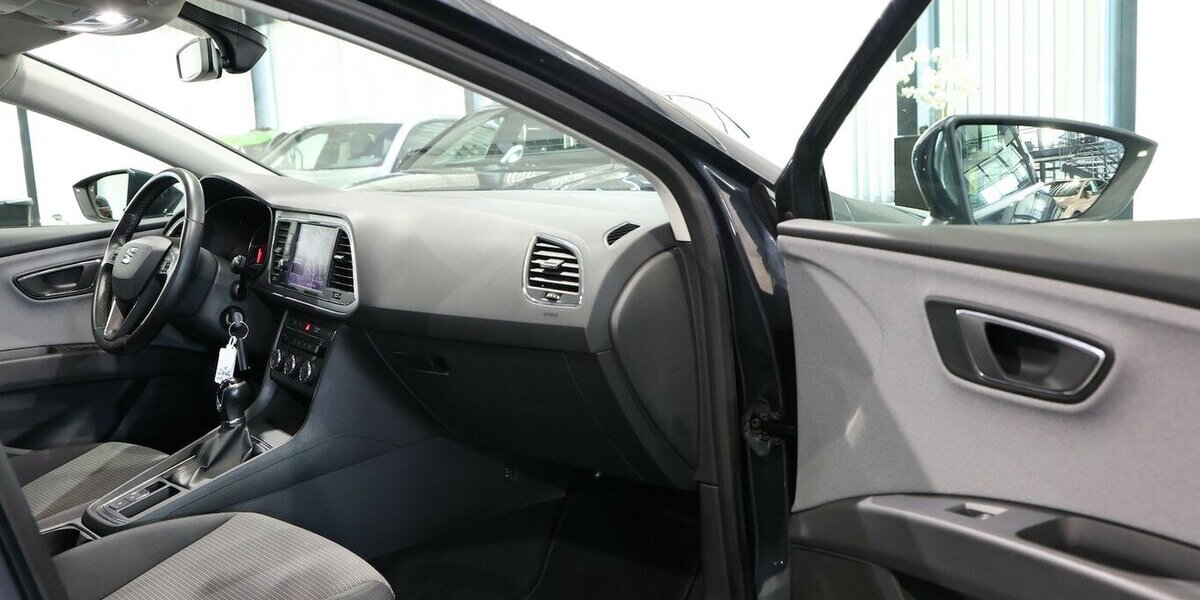 Seat Leon 1.6 TDI STYLE / NAVI-PLUS+APPLE+ANDROID 111.000 km 14.111 &euro; Hamm 59077