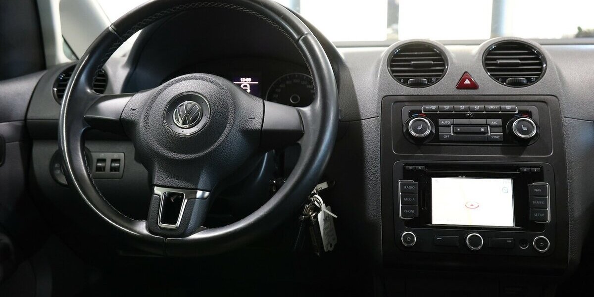 VW Caddy KOMBI 1.6 TDI DSG EDITION-30 WHITE & BLACK 144.000 km 15.444 &euro; Hamm 59077