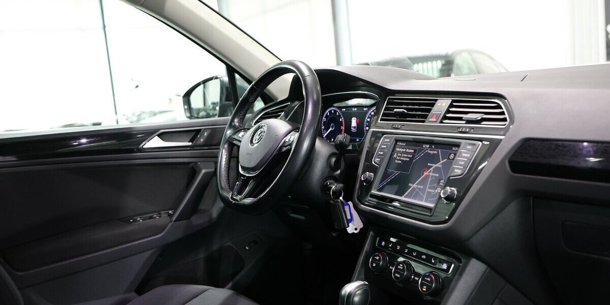 VW Tiguan 2.0 TSI DSG 4M SOUND / PANORAMA / LED 128.000 km 18.111 &euro; Hamm 59077
