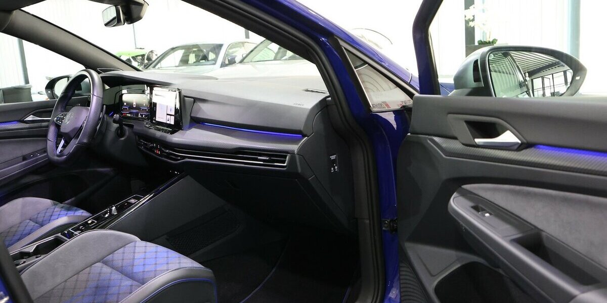 VW Golf VIII 2.0 TSI DSG 4M R-PERFROMANCE BLACK STY 40.000 km 36.777 &euro; Hamm 59077