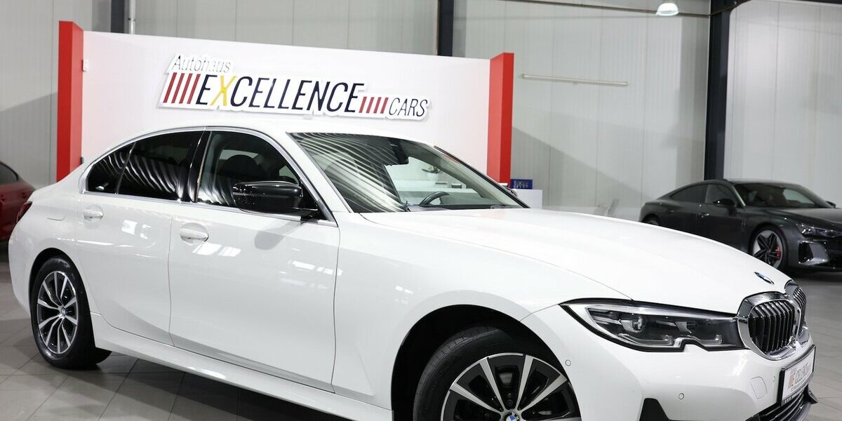 BMW 318d SPORT-LINE / LEDER, LIVE-COCKPIT-PRO, LED 107.000 km 27.777 &euro; Hamm 59077