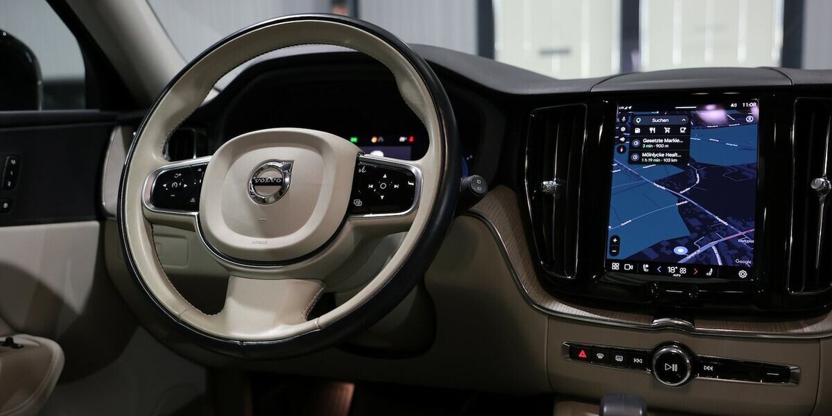 Volvo XC60 B4 AWD PLUS-BRIGHT BLACK & BEIGE / SCHÖN 94.000 km 30.444 &euro; Hamm 59077