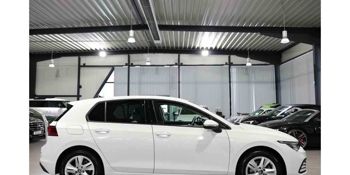 VW Golf VIII 2.0 TDI DSG LIFE IQ / NAVI+KAMERA, LED 53.000 km 21.111 &euro; Hamm 59077