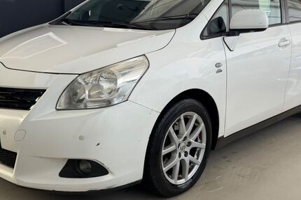 Toyota Verso 242.000 km 3.499 &euro; Schwerte 58239