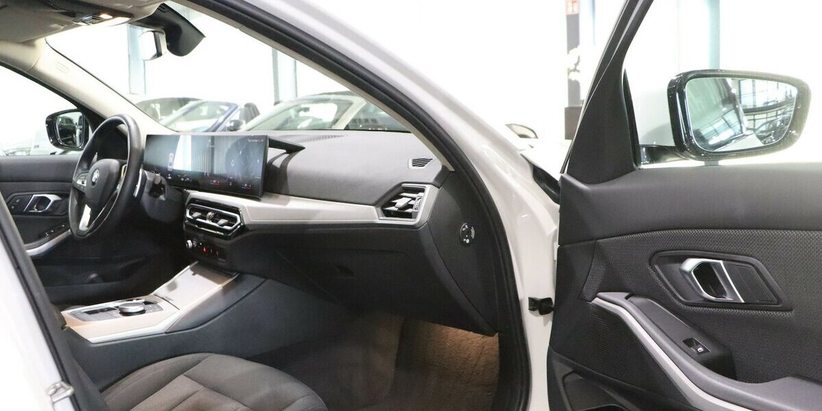 BMW 320d LIMOUSINE xDrive BUSINESS / CURVED / LED 68.000 km 29.777 &euro; Hamm 59077