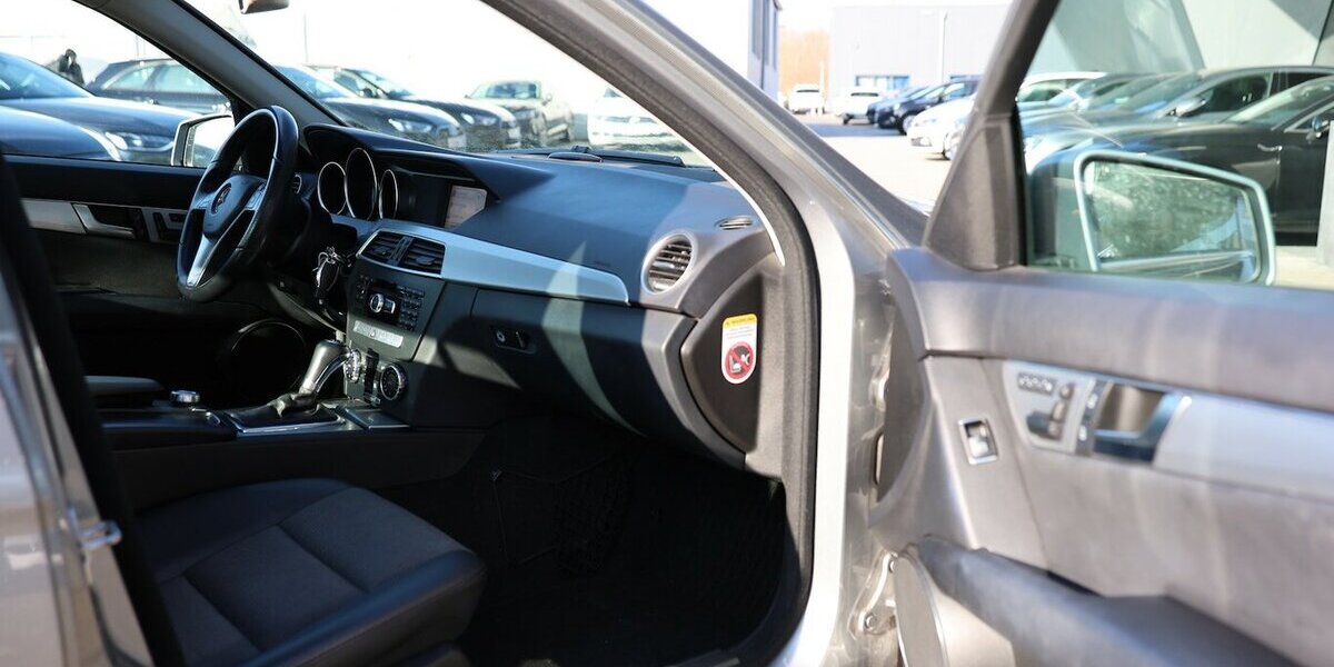 Mercedes-Benz C 350 CGI BE AVANTGARDE SCHIEBEDACH,XENON,LEDER 206.000 km 8.802 &euro; Hamm 59077