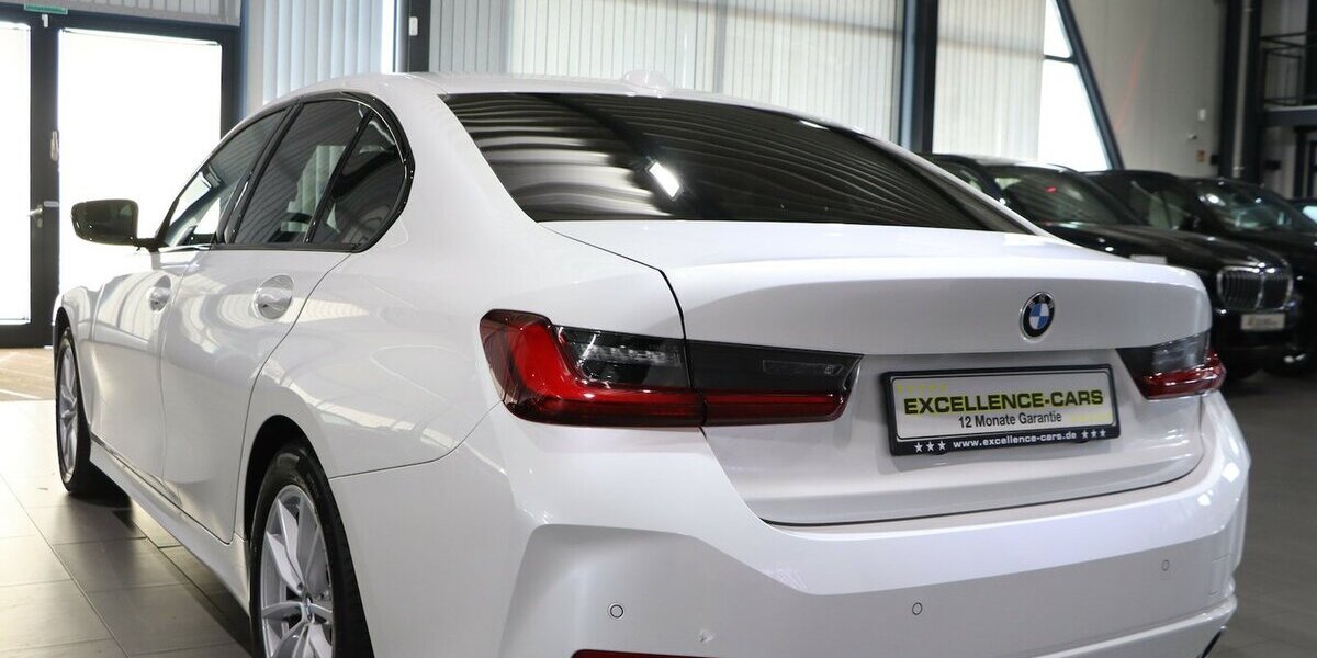 BMW 320d LIMOUSINE xDrive BUSINESS / CURVED / LED 68.000 km 29.777 &euro; Hamm 59077