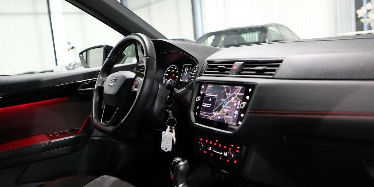 Seat Arona 1.5 TSI XCELLENCE FR-SPORT / WHITE & BLACK 90.000 km 15.991 &euro; Hamm 59077