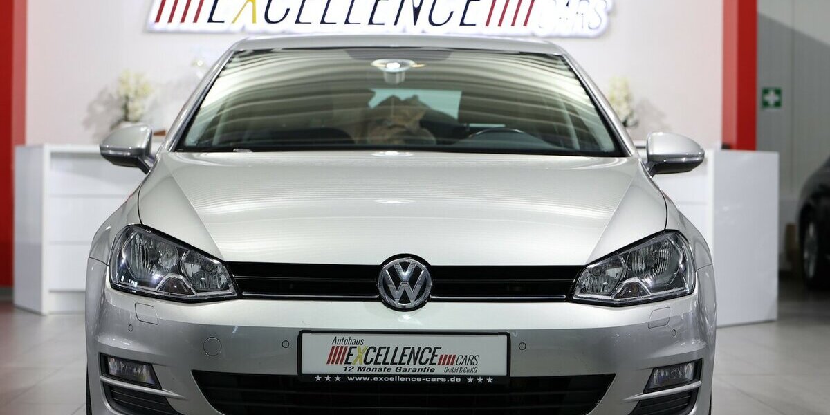 VW Golf VII 1.6 TDI Comfortline COMPOSITION-COLOUR 143.000 km 11.111 &euro; Hamm 59077