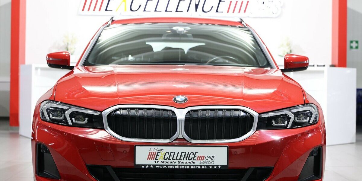 BMW 318d Touring SHADOW SPORT MELBOURNEROT-METALLIC 73.000 km 25.777 &euro; Hamm 59077