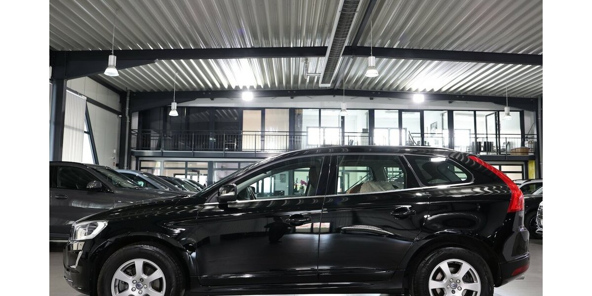 Volvo XC60 D3 MOMENTUM / LEDER / NAVI+ / ABN.AHK 125.000 km 16.777 &euro; Hamm 59077