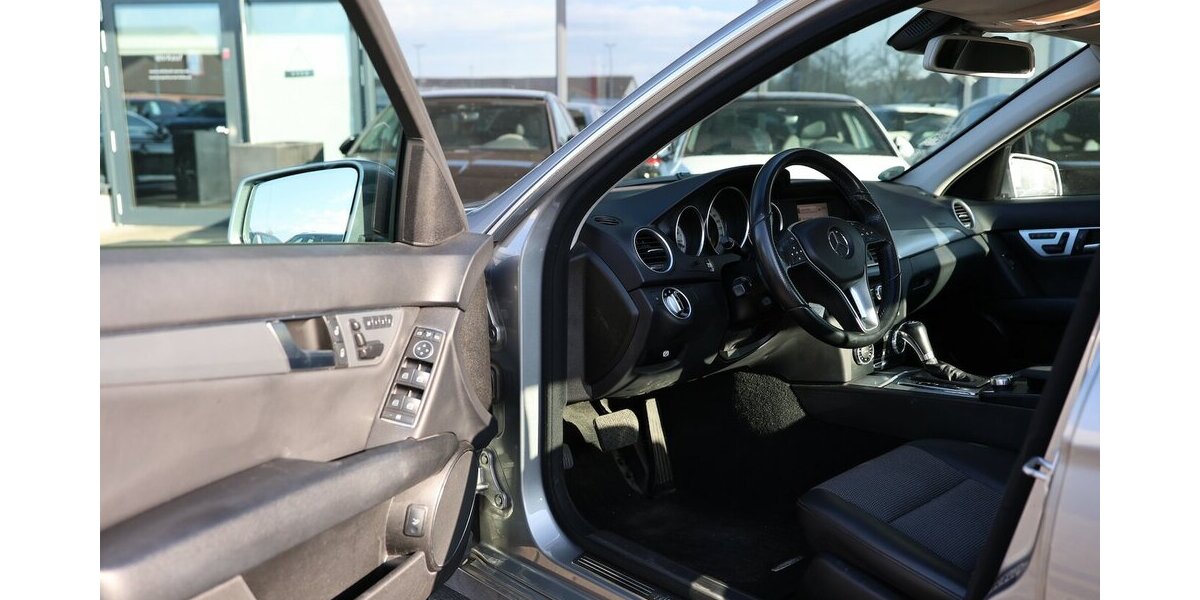 Mercedes-Benz C 350 CGI BE AVANTGARDE SCHIEBEDACH,XENON,LEDER 206.000 km 8.802 &euro; Hamm 59077