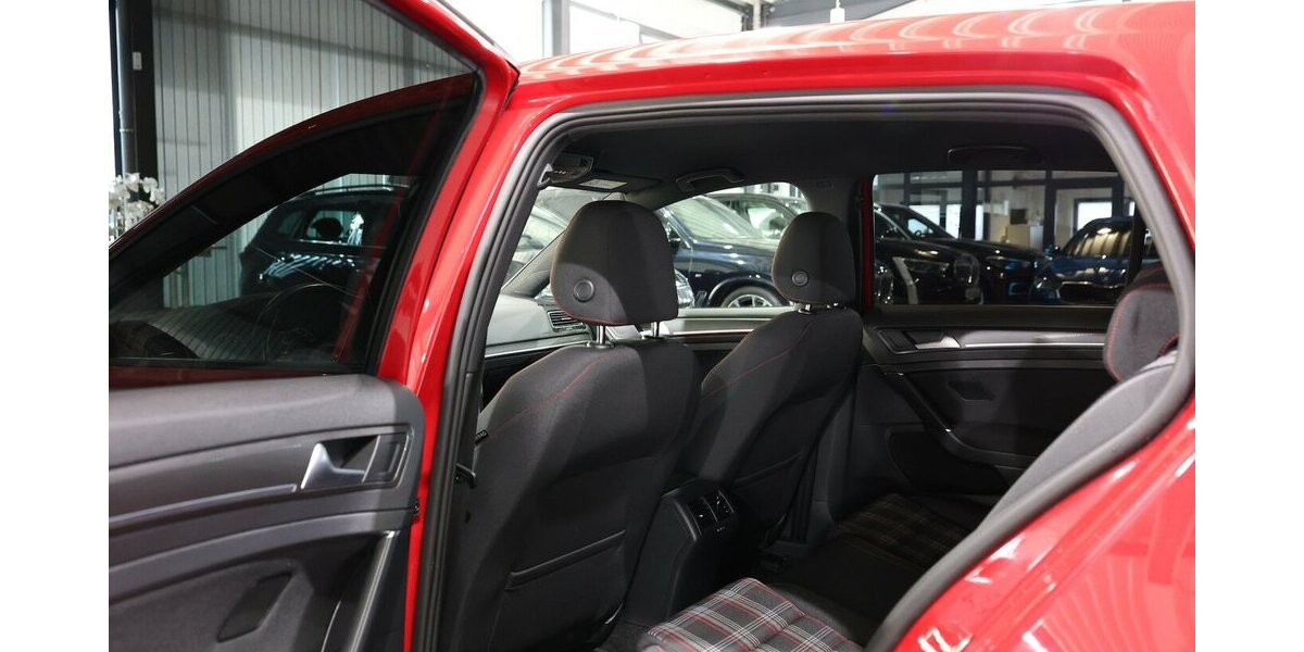 VW Golf GTI VII 2.0 TSI DSG GTI PERFORMANCE RED 63.000 km 23.111 &euro; Hamm 59077