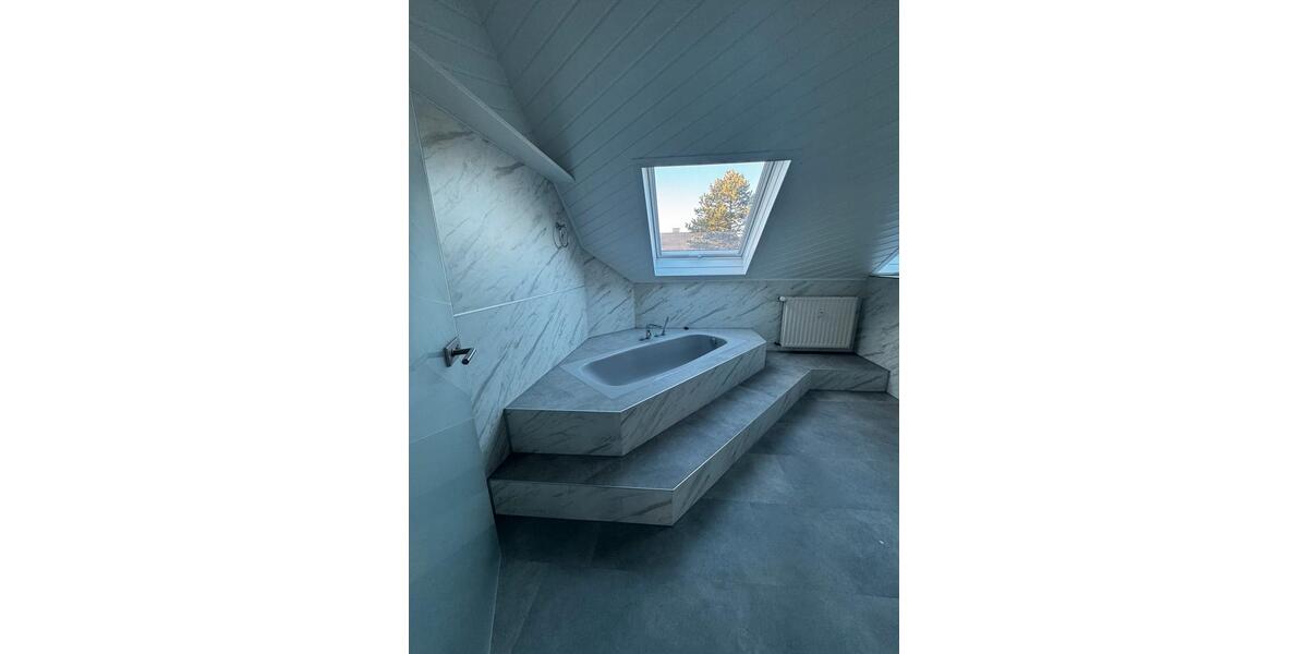 Dachgeschoßwohnung Iserlohn Sümmern - 3 Zimmer, 134 m&sup2;, 1.500&euro; | Angebot:24934997