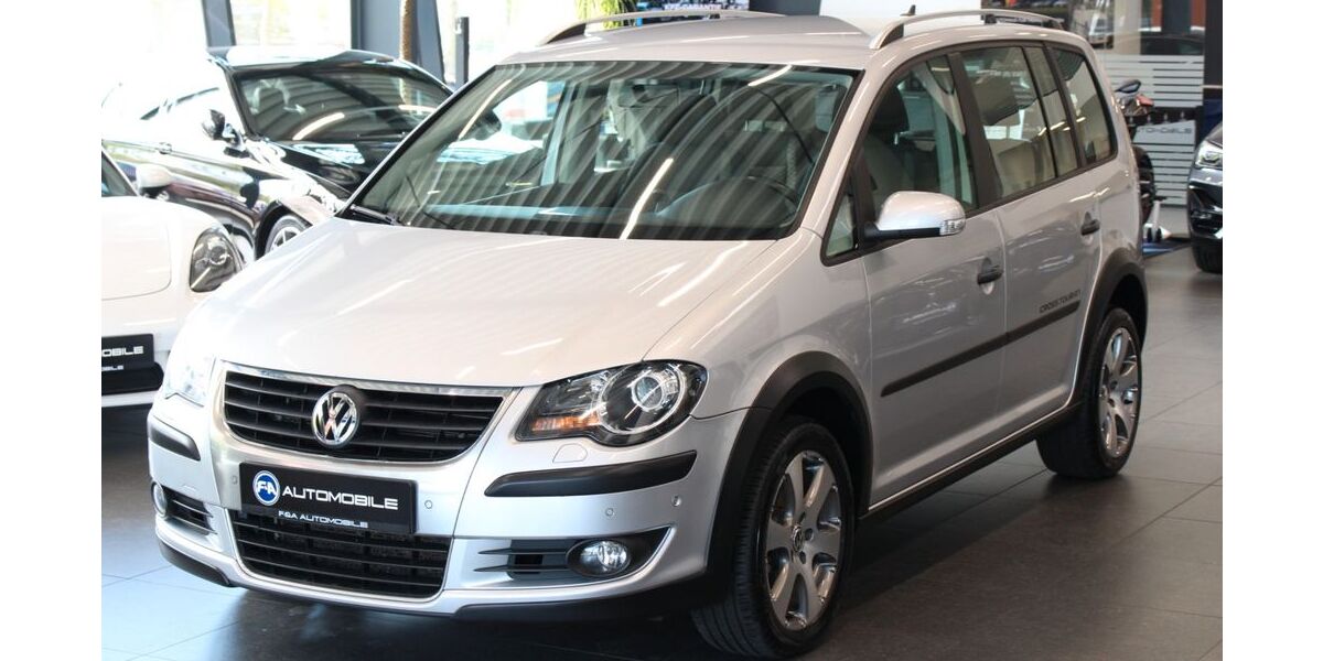 VW Touran 143.200 km 8.990 &euro; Bergkamen 59192