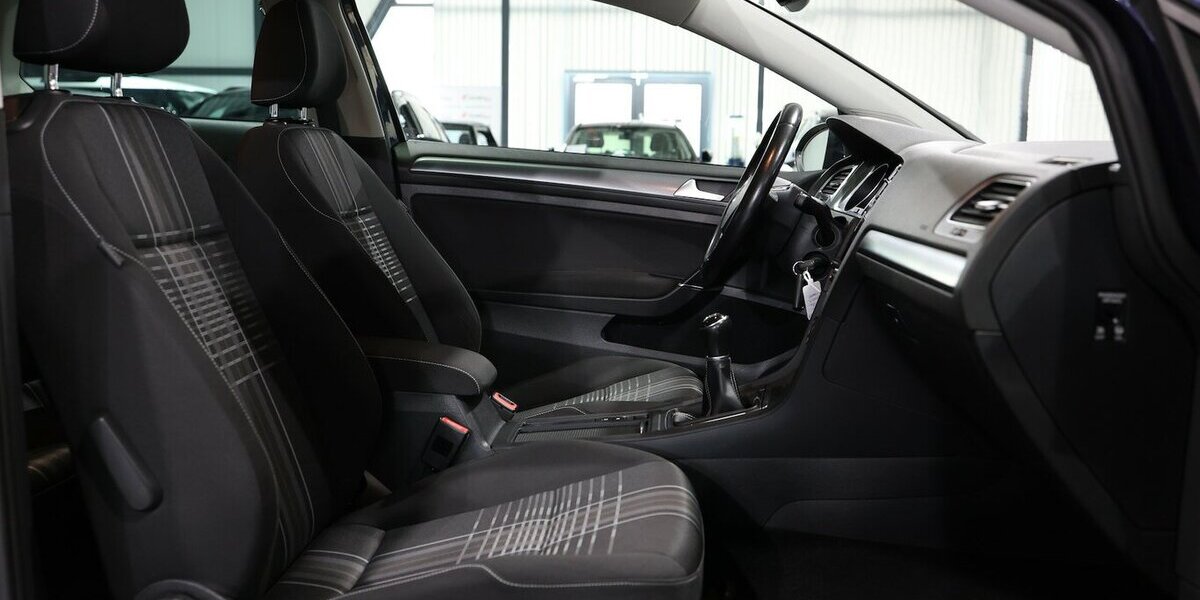 VW Golf VII 1.2 TSI LOUNGE 3-TÜRER / ERST 55.000-KM 55.000 km 10.444 &euro; Hamm 59077