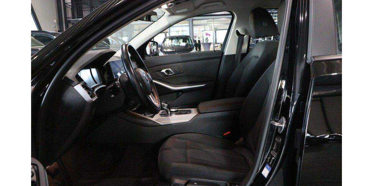 BMW 330d Touring ADVANTAGE / LED / LIVE+NAVI+ 149.000 km 22.993 &euro; Hamm 59077