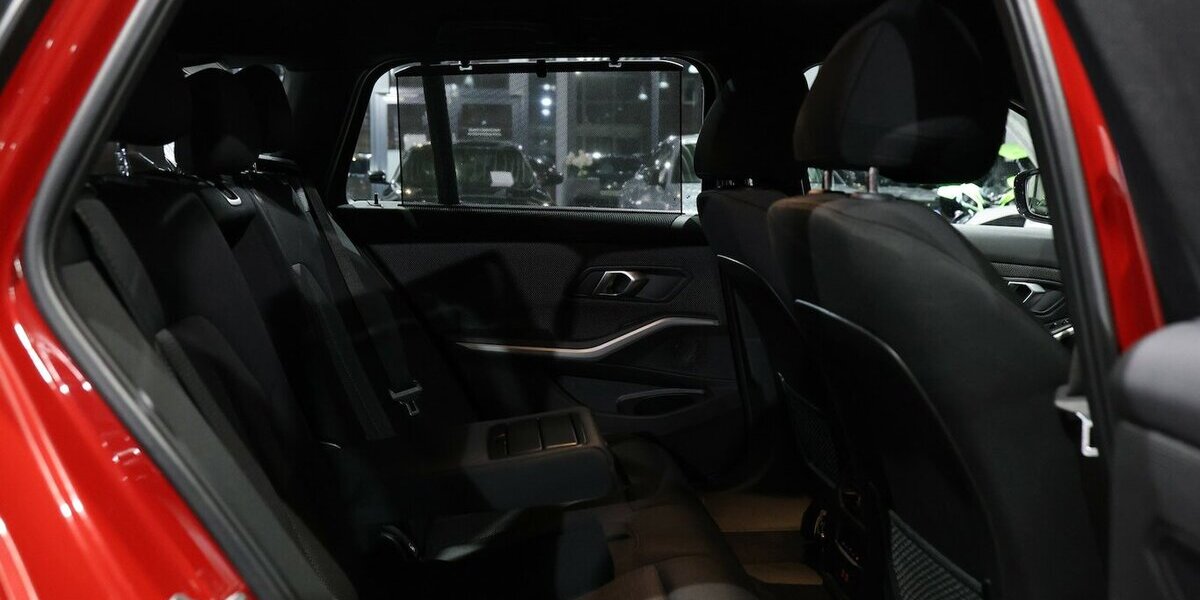 BMW 318d Touring SHADOW SPORT MELBOURNEROT-METALLIC 73.000 km 25.777 &euro; Hamm 59077