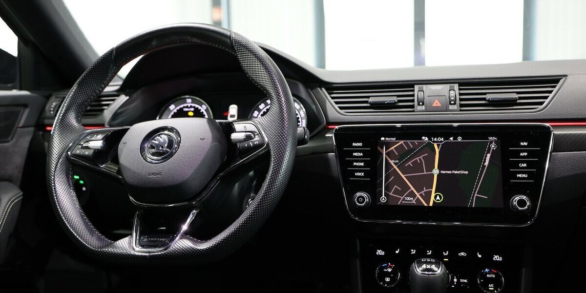 Skoda Superb LIMO TDI DSG 4x4 SPORTLINE GREY & BLACK 97.000 km 27.991 &euro; Hamm 59077