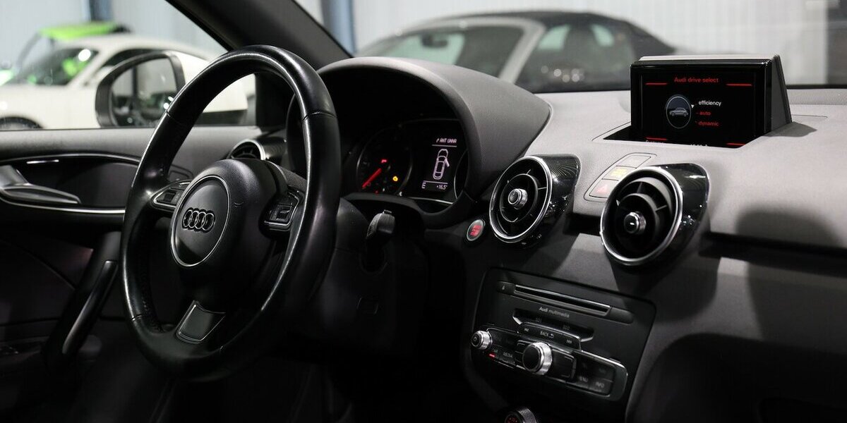 Audi A1 1.6 TDI SPORT WHITE / XENON, NAVI-MMI, LEDER 111.000 km 11.555 &euro; Hamm 59077
