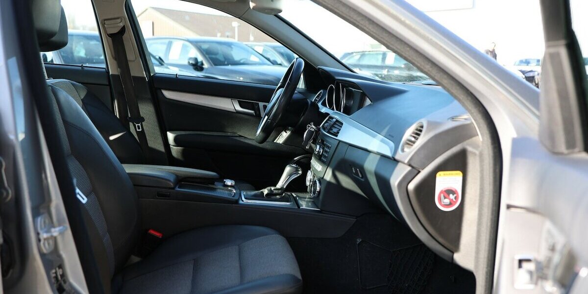 Mercedes-Benz C 350 CGI BE AVANTGARDE SCHIEBEDACH,XENON,LEDER 206.000 km 8.802 &euro; Hamm 59077