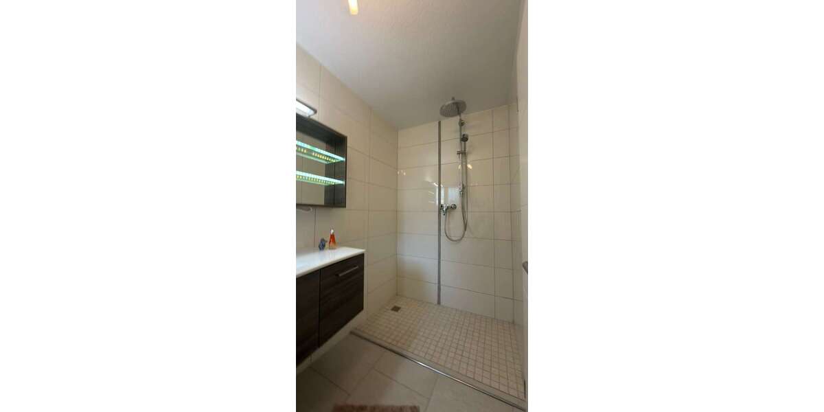 Bezugsfreie Reihenhaushälfte mit Vollausstattung, moderner Küche, Jacuzzi, Fitnessraum & Garten - Reihenmittelhaus Bönen | Angebot:26763156