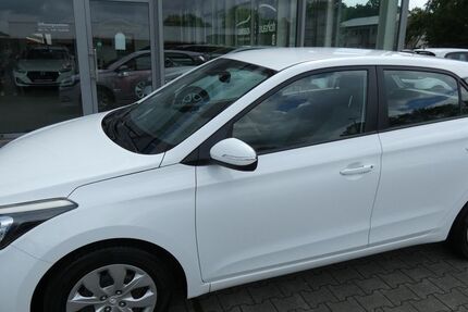 Hyundai i20 102.000 km 7.200 &euro; Bergkamen 59192