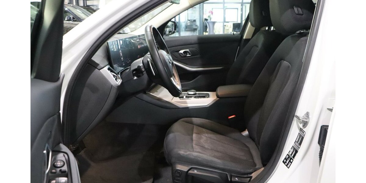 BMW 320d LIMOUSINE xDrive BUSINESS / CURVED / LED 68.000 km 29.777 &euro; Hamm 59077