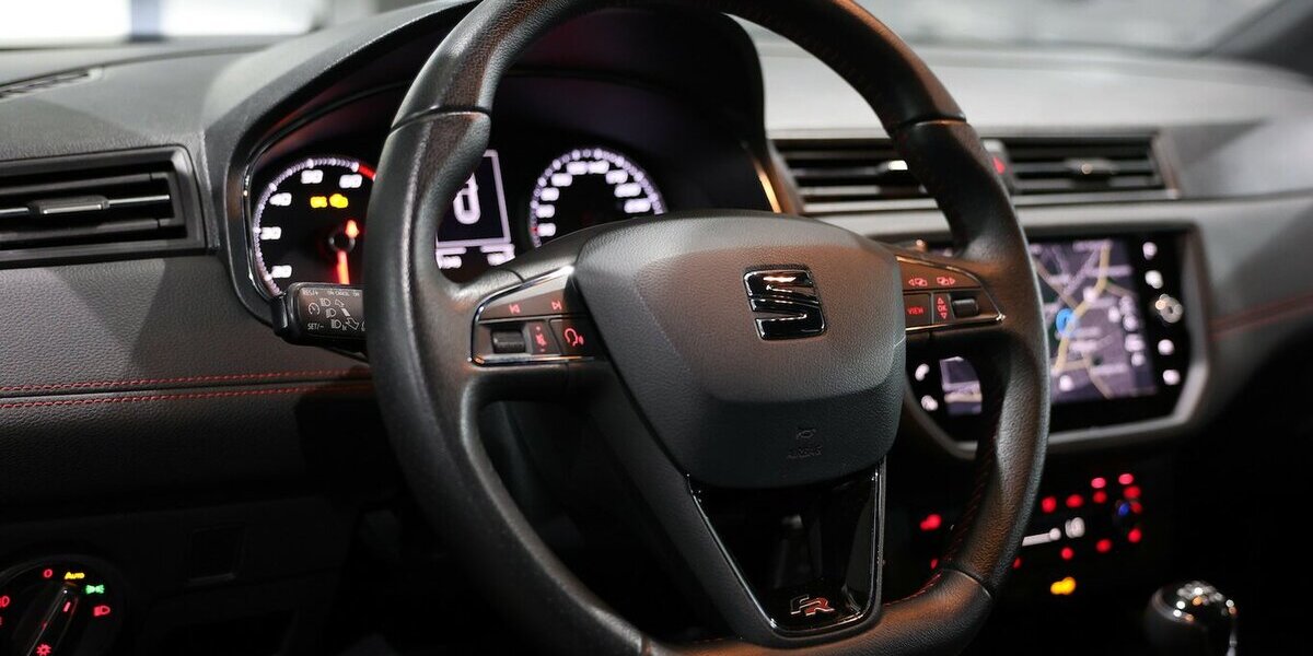 Seat Arona 1.5 TSI XCELLENCE FR-SPORT / WHITE & BLACK 90.000 km 15.991 &euro; Hamm 59077