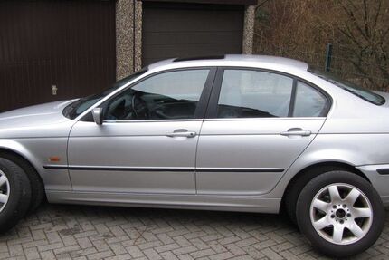 BMW 323 200.000 km 3.800 &euro; Dortmund 44267