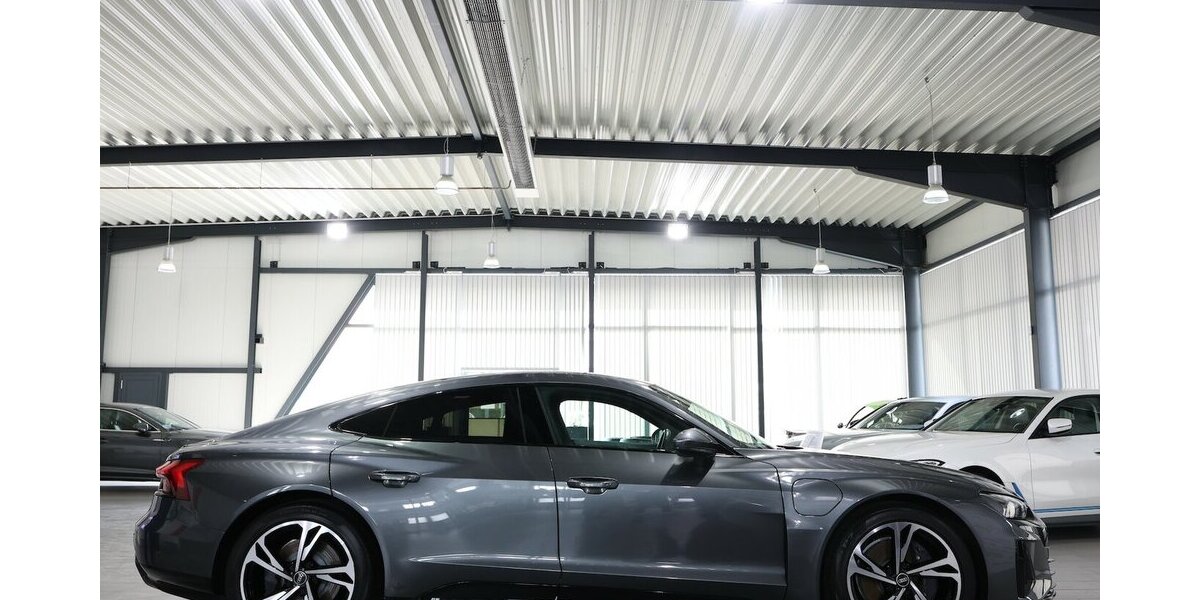 Audi e-tron GT QUATTRO / DAYTONA + BLACK / PANORAMA / 29.000 km 48.333 &euro; Hamm 59077