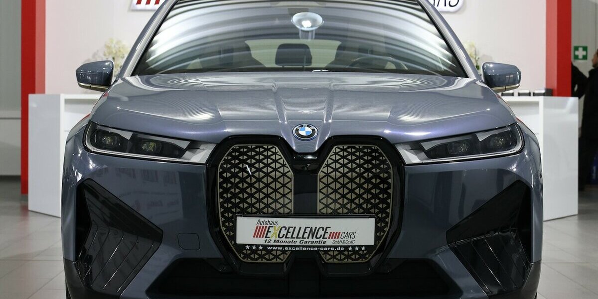 BMW iX 40 xDrive SPORT TITAN GLAS STORM EINZELSTÜCK 79.000 km 41.777 &euro; Hamm 59077