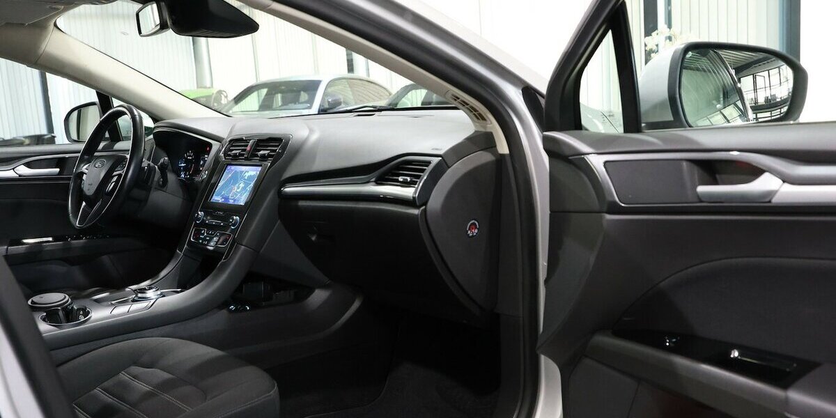 Ford Mondeo Tunier 2.0 EB / LED / NAVI+KAMERA / AHK 124.000 km 15.777 &euro; Hamm 59077