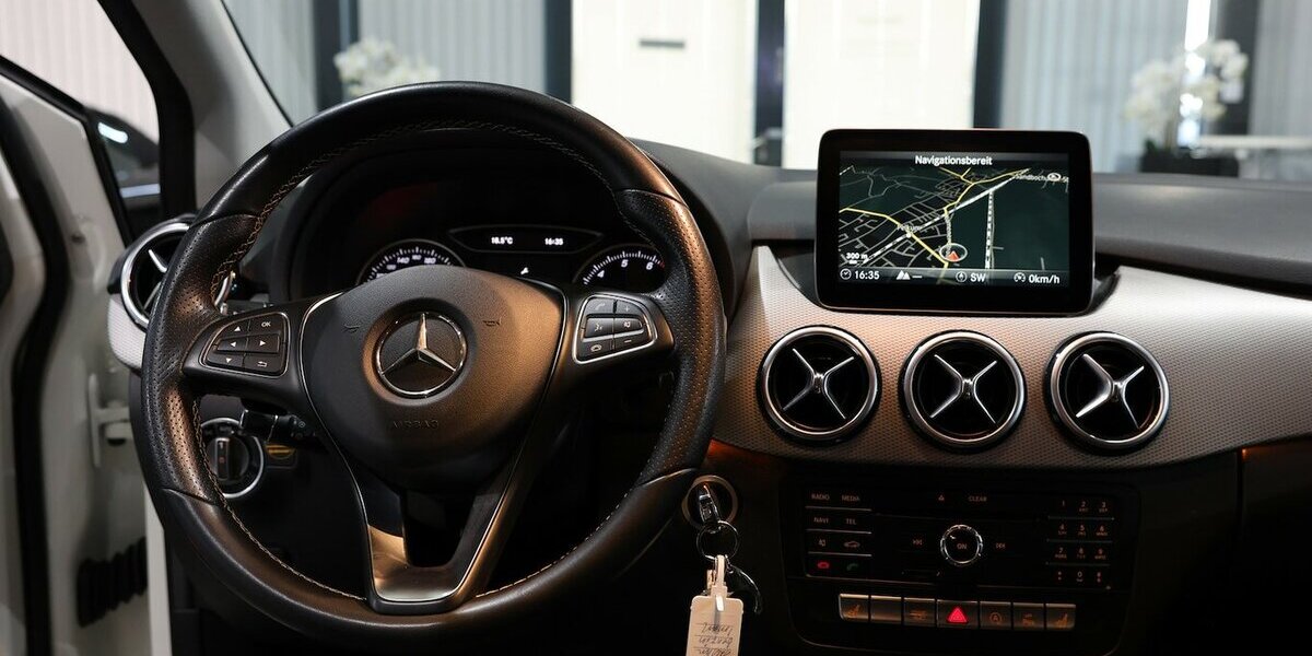 Mercedes-Benz B 200 URBAN SPORT WHITE / MATRIX-LED / LEDER 120.000 km 15.111 &euro; Hamm 59077