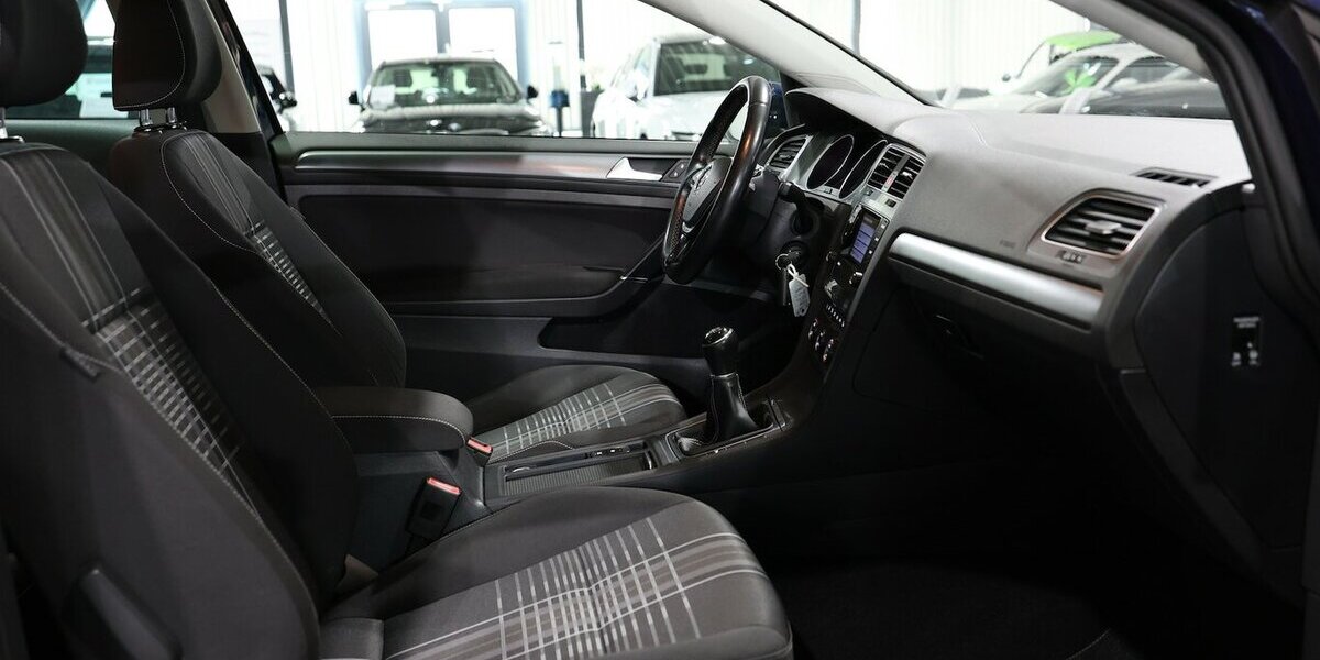 VW Golf VII 1.2 TSI LOUNGE 3-TÜRER / ERST 55.000-KM 55.000 km 10.444 &euro; Hamm 59077