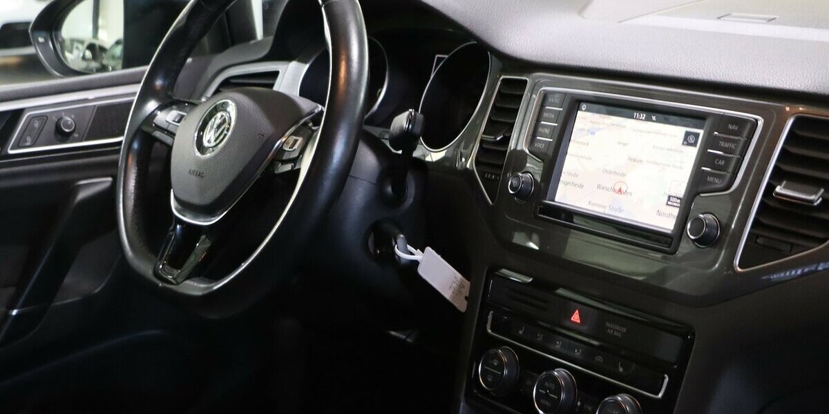 VW Golf Sportsvan 1.4 TSI ALLSTAR / XENON, NAVI-DM 119.000 km 12.444 &euro; Hamm 59077