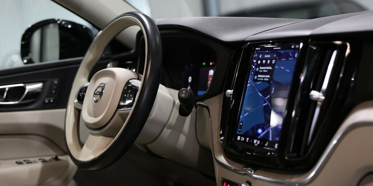 Volvo XC60 B4 AWD PLUS-BRIGHT BLACK & BEIGE / SCHÖN 94.000 km 30.444 &euro; Hamm 59077